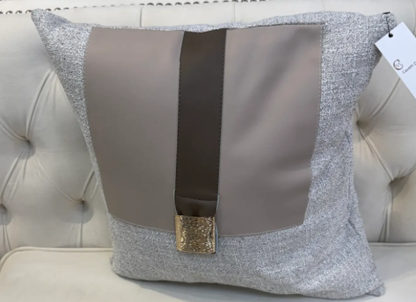 Grey and beige suare cushion - Cavelh