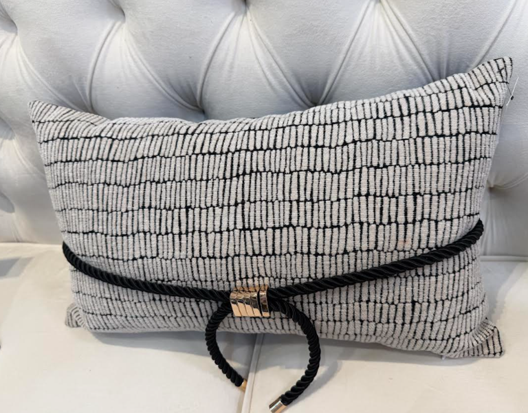 Grey and blackbelt design cushion - Cavelh