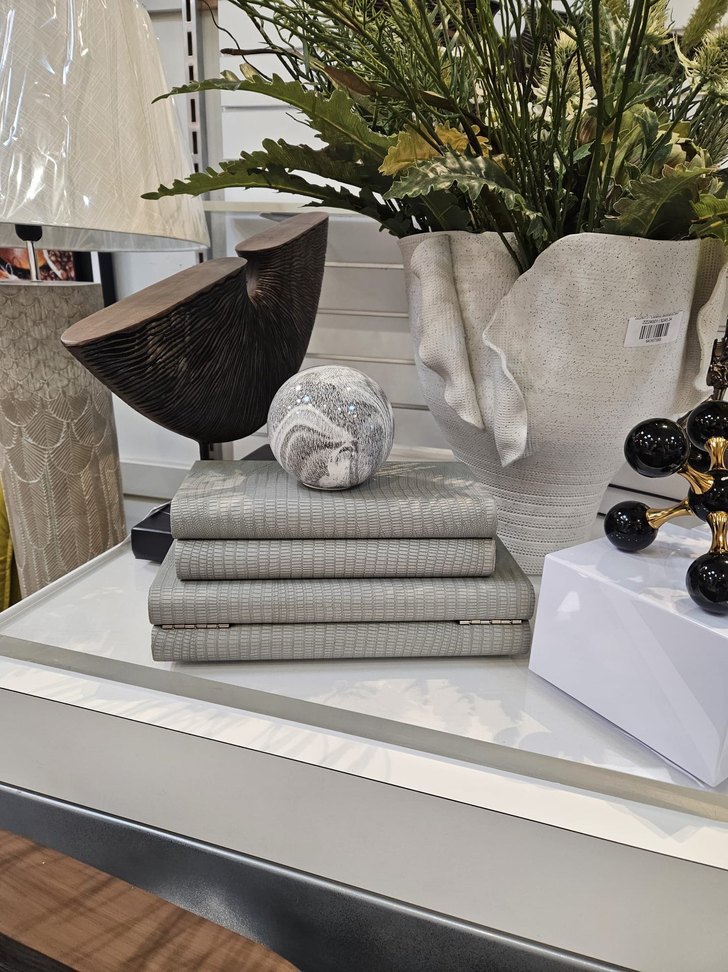 Grey leather display books - Cavelh