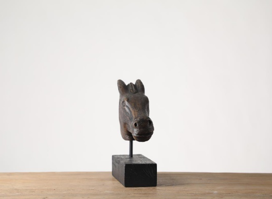 YZ04127BL-2 -  Resin Horse Head - Cavelh