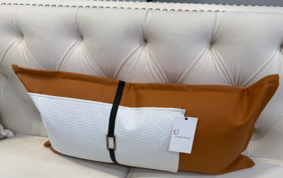 Tan and white rectangle cushion - Cavelh